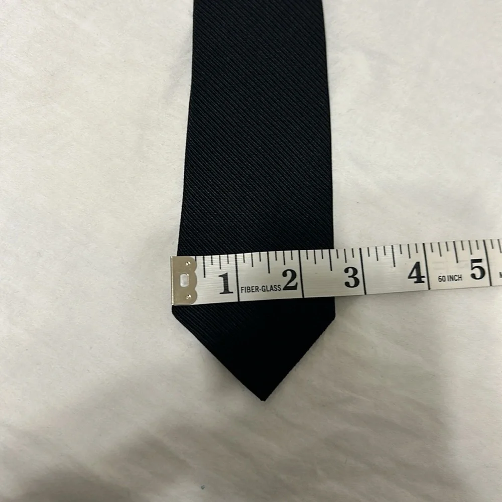 Neck Tie in black, zipper adjustable. Formal wear Preowned great condition.